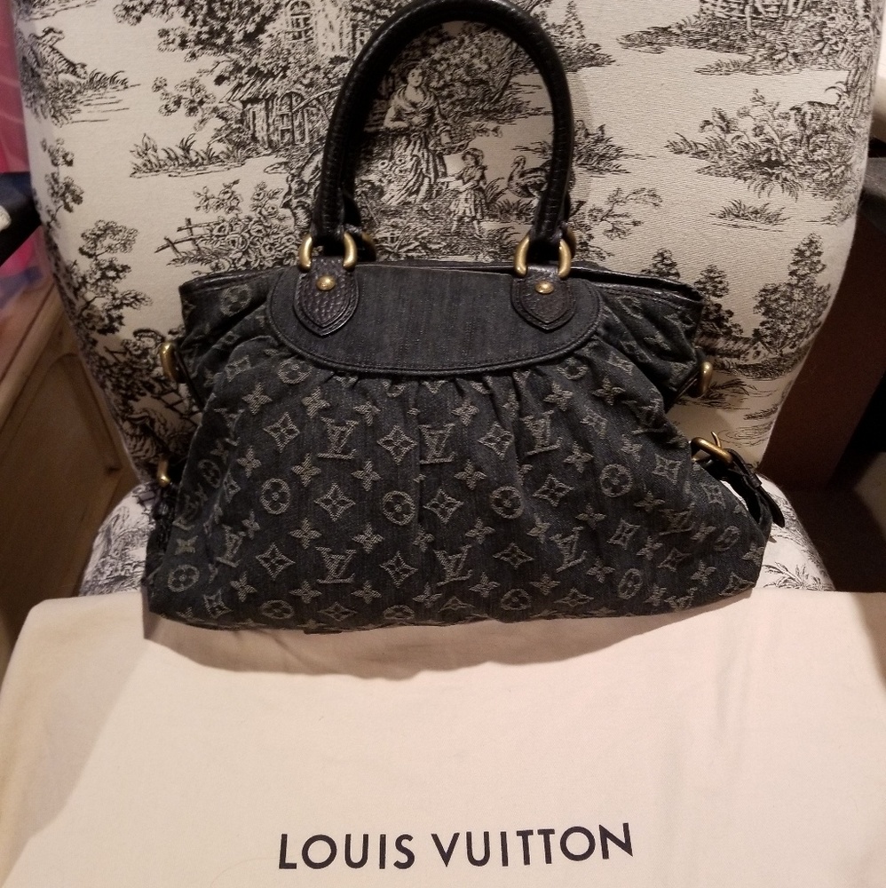 Authentic Louis Vuitton Denim Neo Cabby MM in Noir